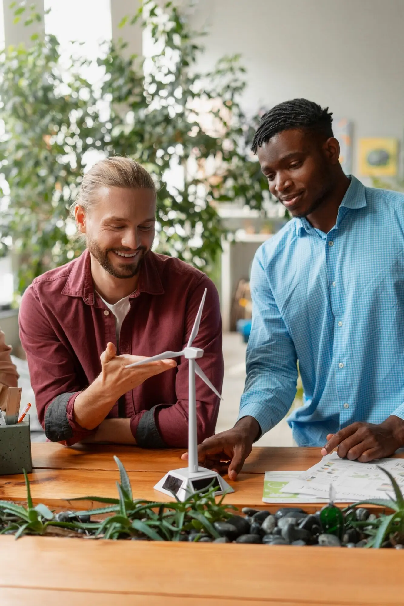 Fachleute aus dem Tech-Bereich, die versuchen, ehrgeizige Nachhaltigkeitsziele zu erreichen.